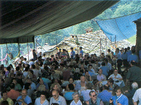 il pranzo della patronale, al riparo del telone
