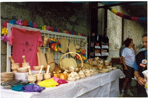 un banchetto di prodotti tipici in occasione della patronale