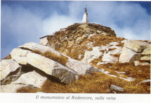 la statua del Redentore, in vetta al Monbarone