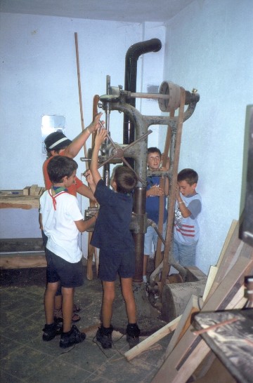 al lavoro nella falegnameria